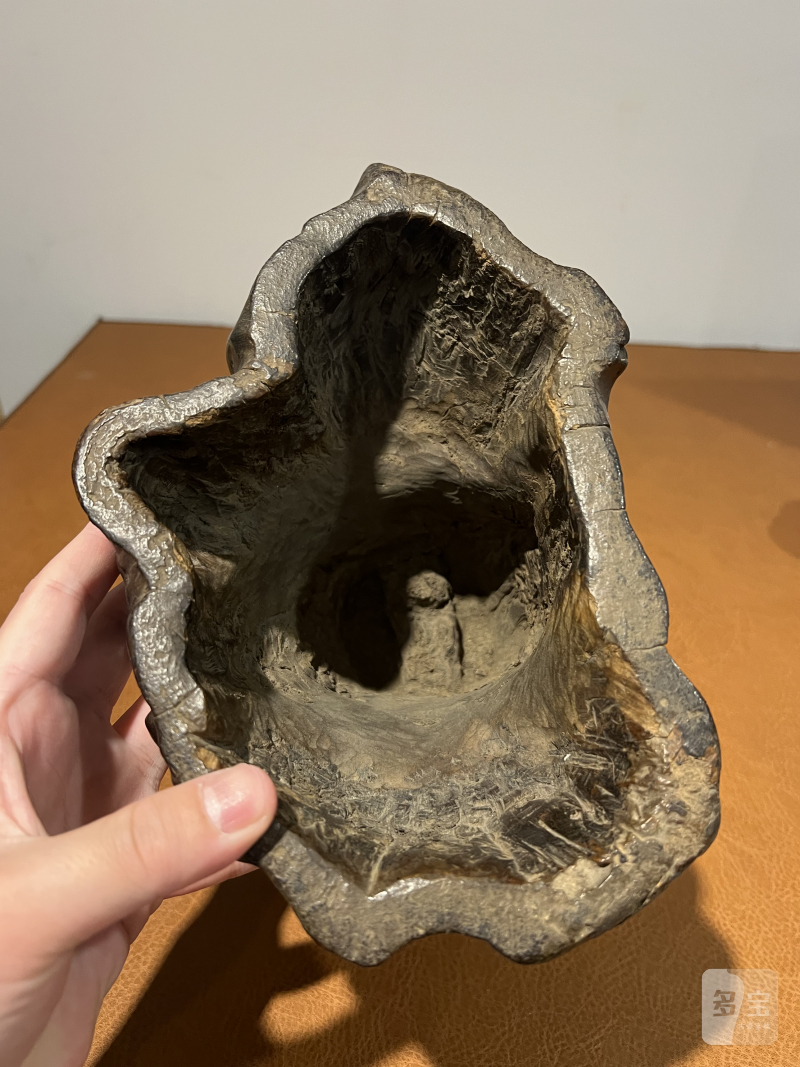 明 瘿木树瘤形笔筒 - 图6